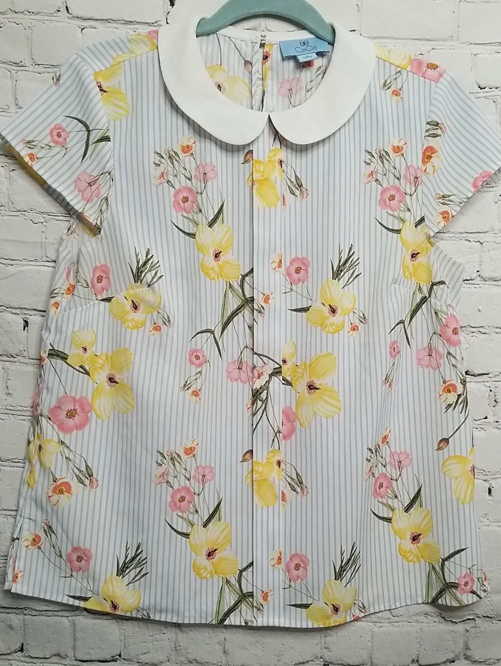 CeCe womens Floral Cap Sleve Blouse size Small blue yellow pink fabric EUC